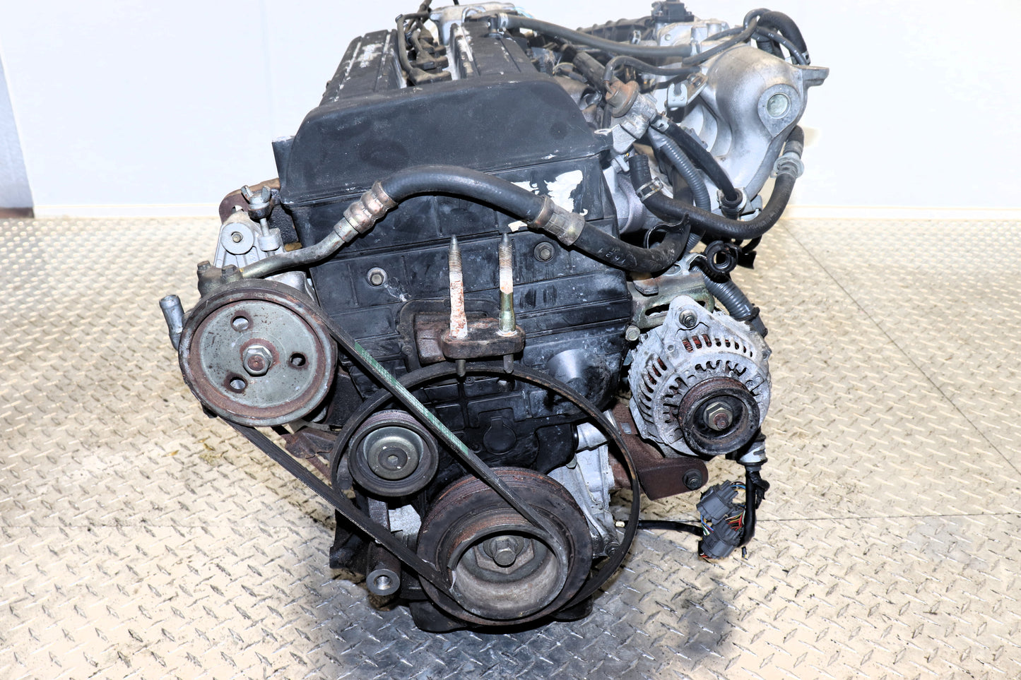 Low mileage JDM B18B engine for 94-01 Acura Integra.
